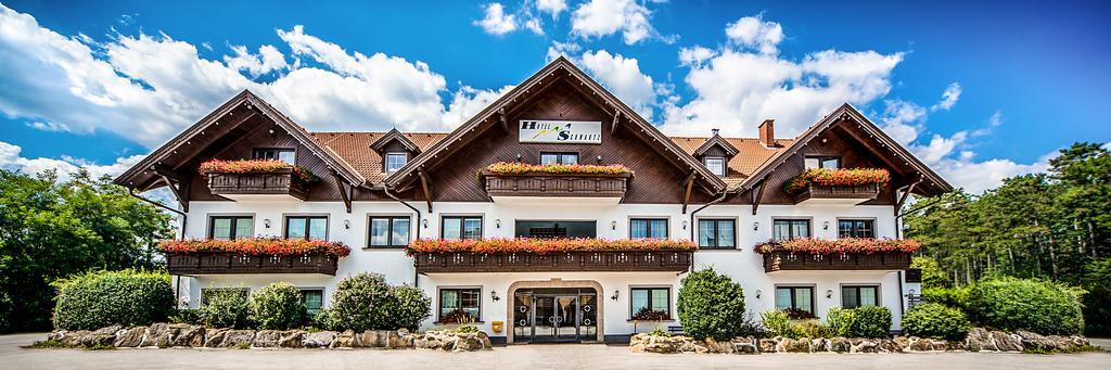 Hotel Restaurant Schwartz Neusiedl am Steinfelde Exterior photo